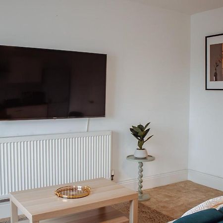 Spacious & Modern 8-Bed Home - Sleeps 13 - Parking Horsforth Exteriör bild