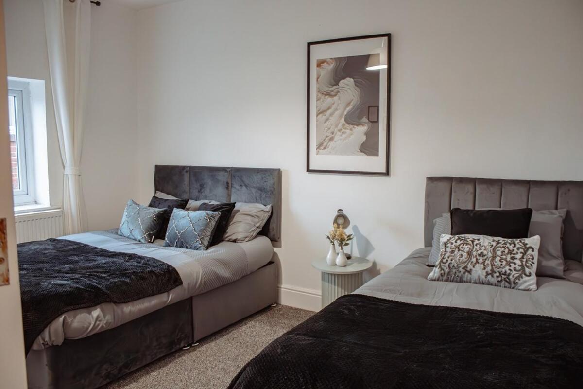 Spacious & Modern 8-Bed Home - Sleeps 13 - Parking Horsforth Exteriör bild