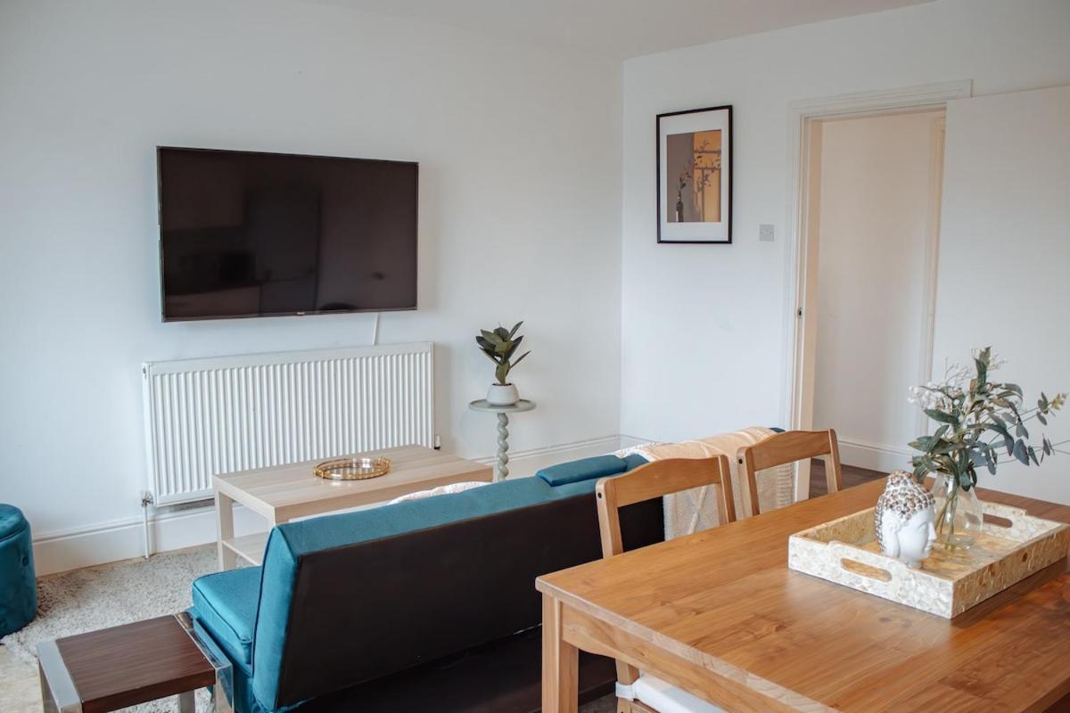 Spacious & Modern 8-Bed Home - Sleeps 13 - Parking Horsforth Exteriör bild